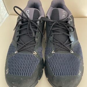 On- runningg men’s sneakers